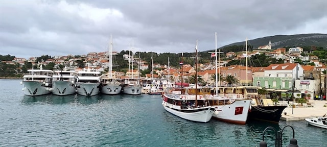 Čarterska gužva kao uvod u jelšansku sezonu