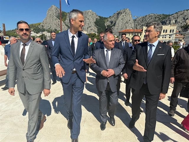 SVEČANO OTVORENA NOVA LUKA U OMIŠU