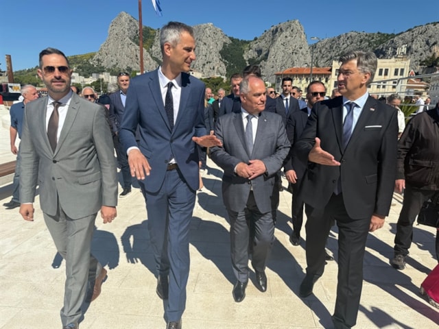 SVEČANO OTVORENA NOVA LUKA U OMIŠU