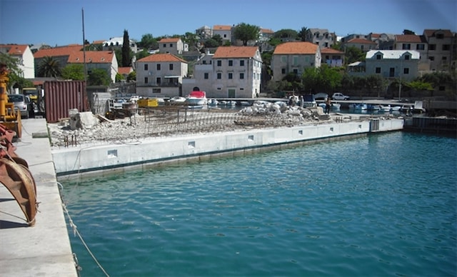 Sanacije i rekonstrukcije gata "Stari most" u luci Sumartin