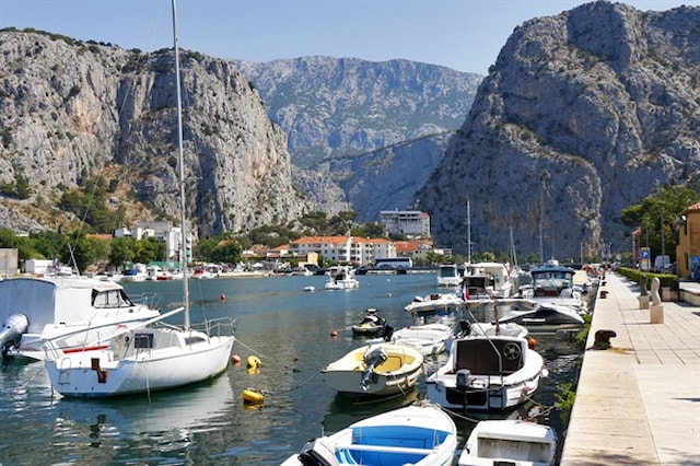 OMIŠ ČEKA PRVU LUKU U SVOJOJ POVIJESTI