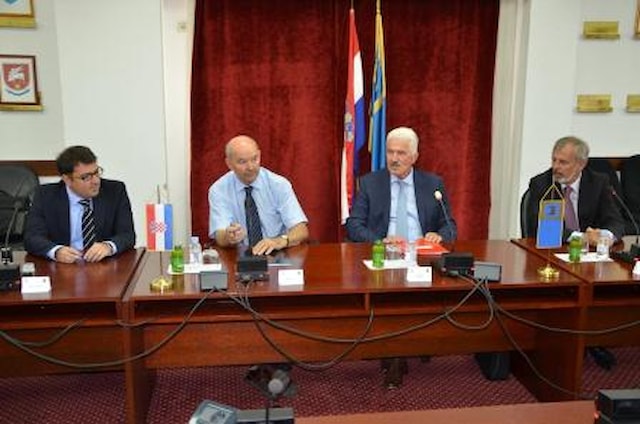 Potpisan Ugovor o sufinanciranju lukobrana u Makarskoj
